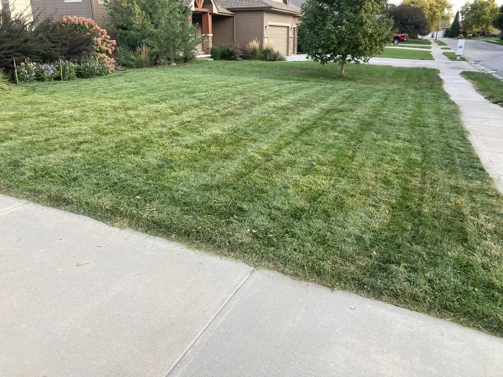 Custom yard maintenance in Omaha, NE by Chesire Mow And Snow