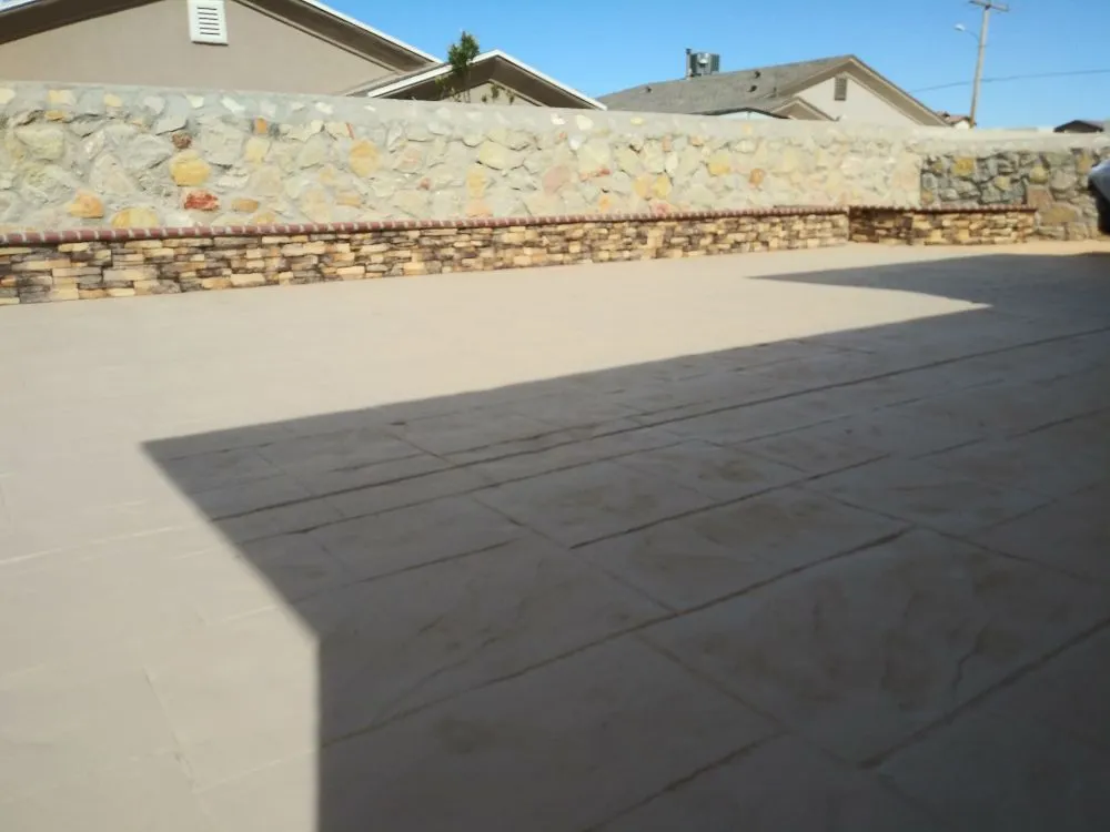 Affordable yard maintenance with custom design in Canutillo, TX by Cheve Bañuelos Landscaping