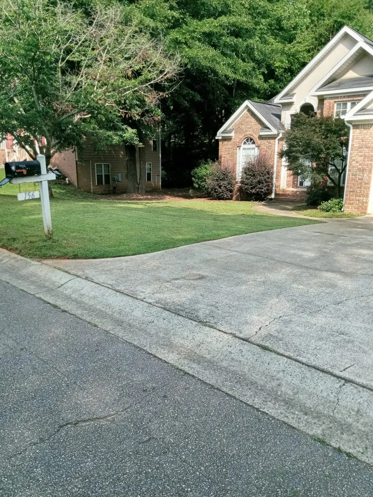 Reliable garden landscaping in Macon, GA by CHI - MAN Lawn Services