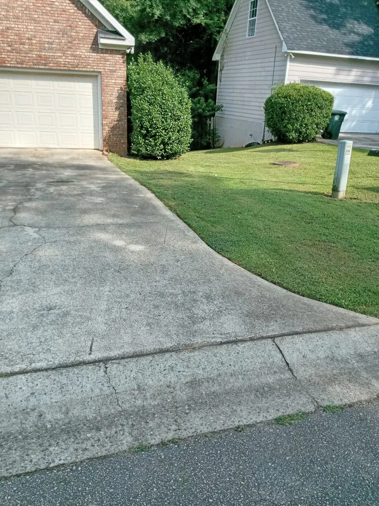 Trusted outdoor landscaping with custom design in Macon, GA by CHI - MAN Lawn Services