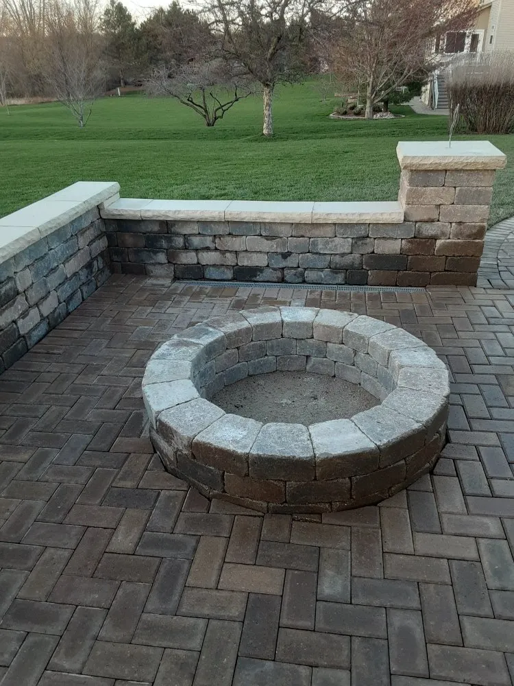 Expert landscape installation experts serving Glendale Heights, IL - Chicago Hardscape