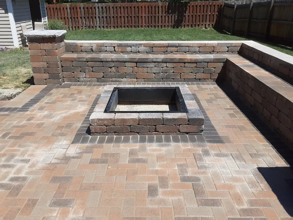 Professional landscape design experts serving Glendale Heights, IL - Chicago Hardscape