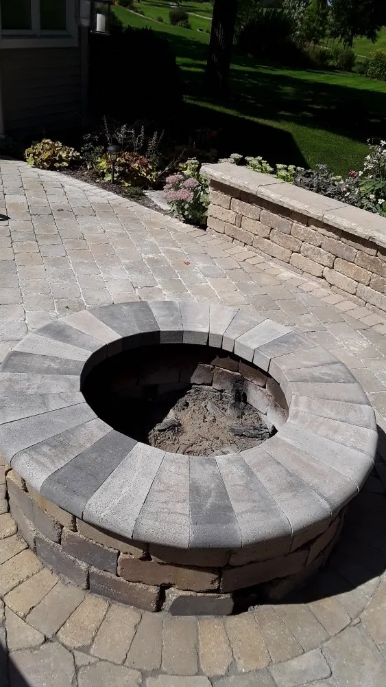 Top-rated lawn care service in Glendale Heights, IL - Chicago Hardscape