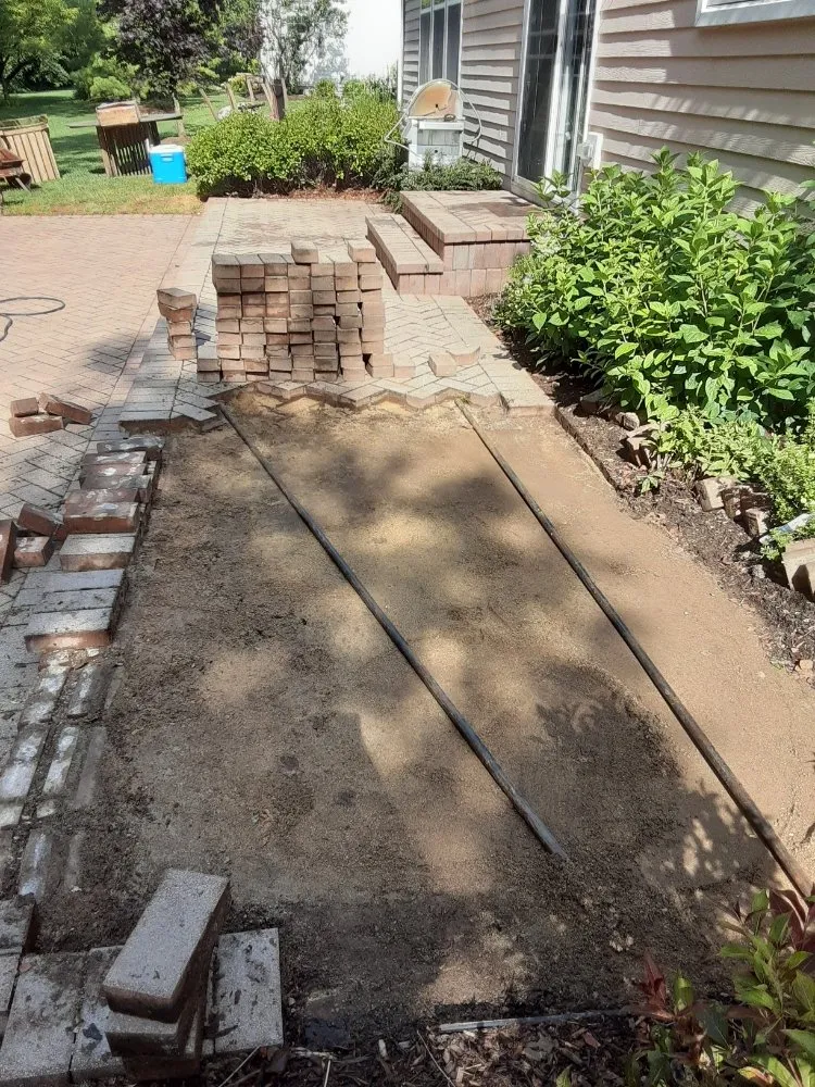 Top-rated lawn mowing service for homes in Glendale Heights, IL by Chicago Hardscape