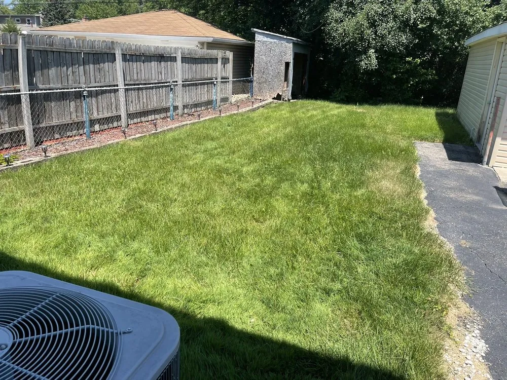 Reliable lawn care service in Evergreen Park, IL - Chicago Lawn Care