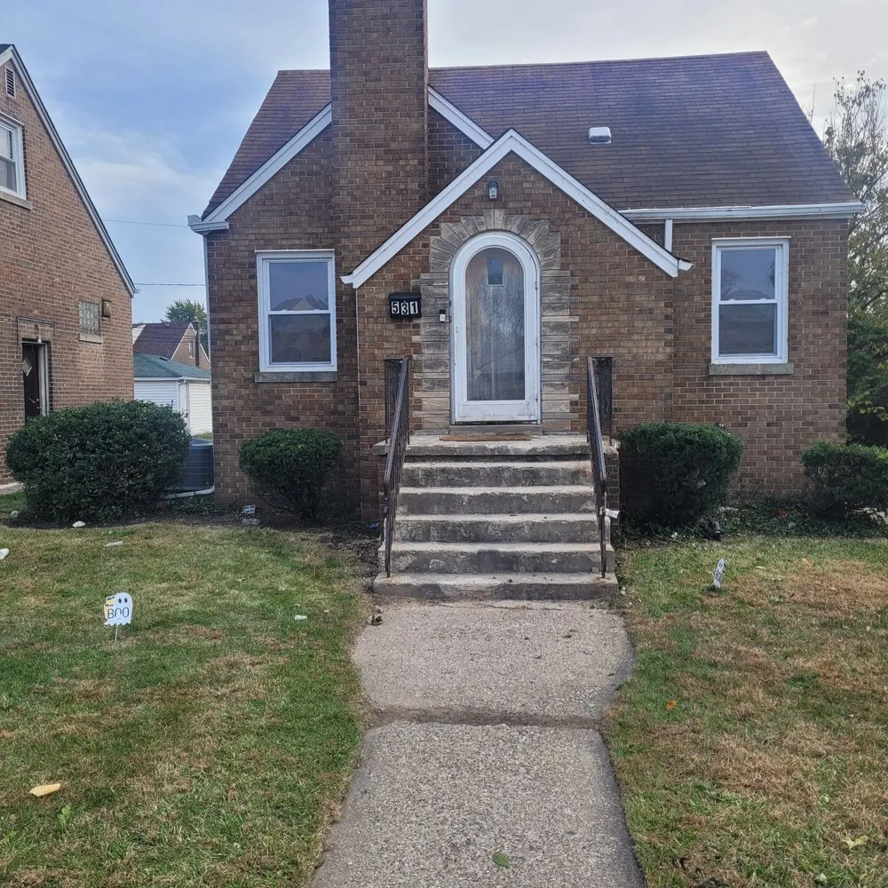 Expert yard maintenance with custom design in Chicago, IL by Chicagotreepros