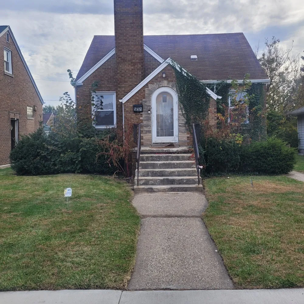 Affordable lawn care service in Chicago, IL - Chicagotreepros