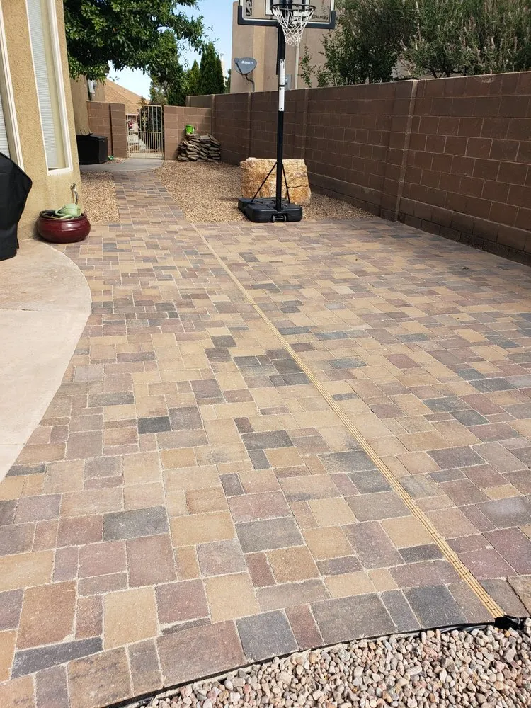 Professional yard cleanup service in Rio Rancho, NM by Chino’s Fountains