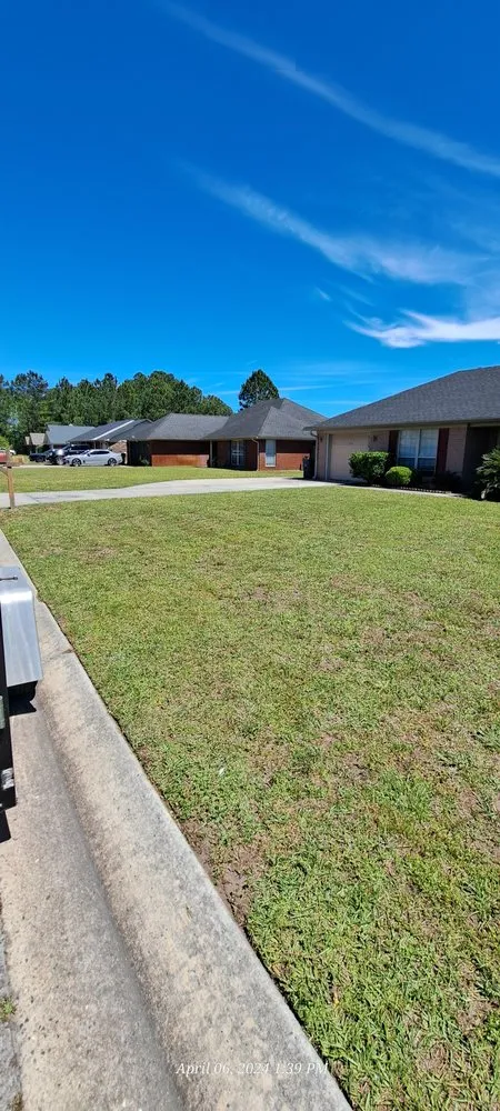 Top-rated lawn care service experts serving Richmond Hill, GA - Chizzled Cuts By Chisolm