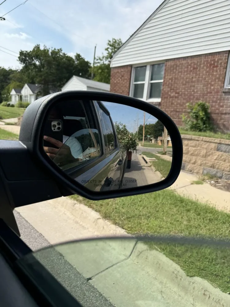 Expert lawn care service in Wichita, KS by Chloe’s Elite Employees