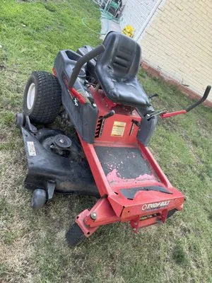 Chloe’s Elite Employees Logo