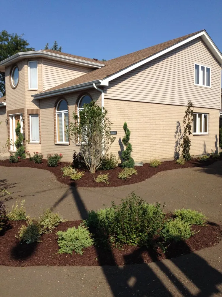 Reliable lawn mowing service experts serving Des Plaines, IL - Choice Cut Landscaping