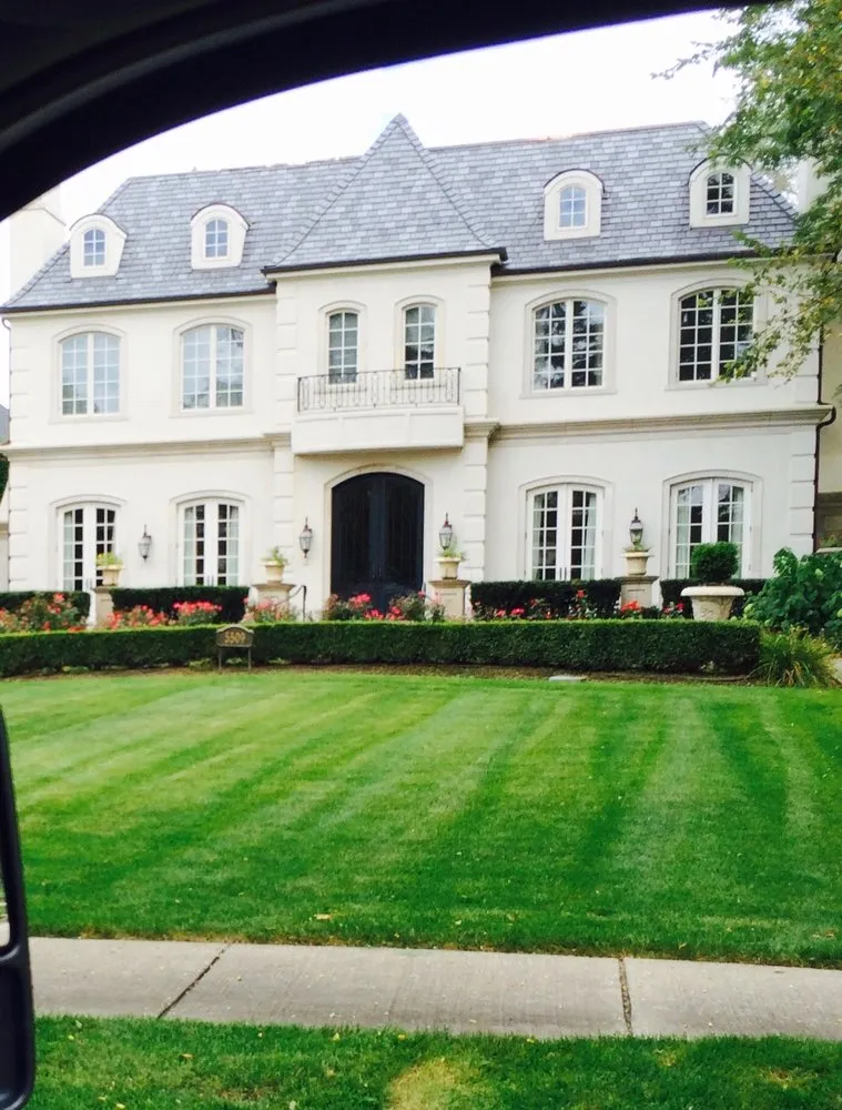 Custom residential landscaping experts serving Des Plaines, IL - Choice Cut Landscaping