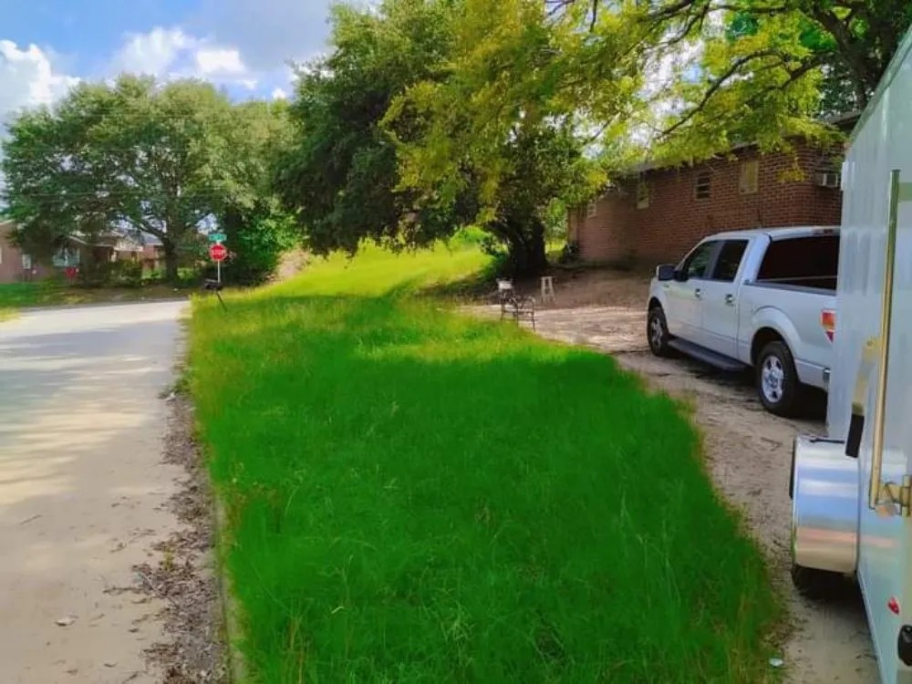 Reliable yard maintenance in Macon, GA by Chop it down landscaping