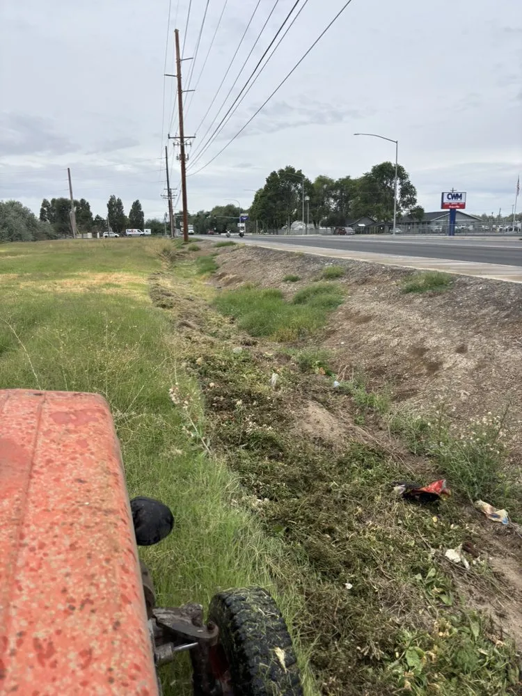 Top-rated lawn care service in Selah, WA - Chouinards Field & Brush Mowing