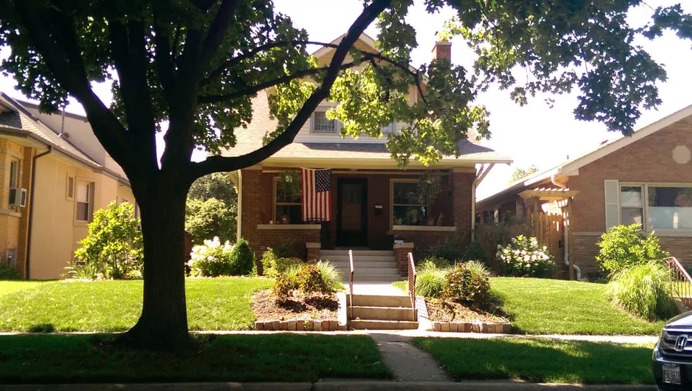 Custom garden landscaping experts serving Niles, IL - Chris' Landscape