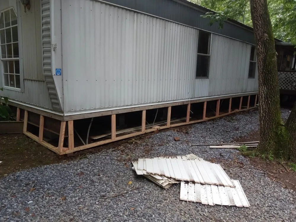 Professional lawn care service experts serving Anniston, AL - Chris Lawn Care And Remodeling