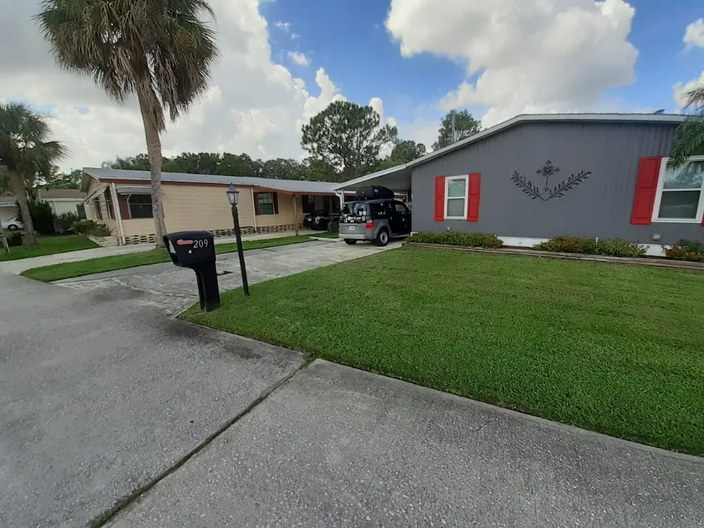 Top-rated lawn mowing service for beautiful yards across Davenport, FL - Chris' Lawn Care Services