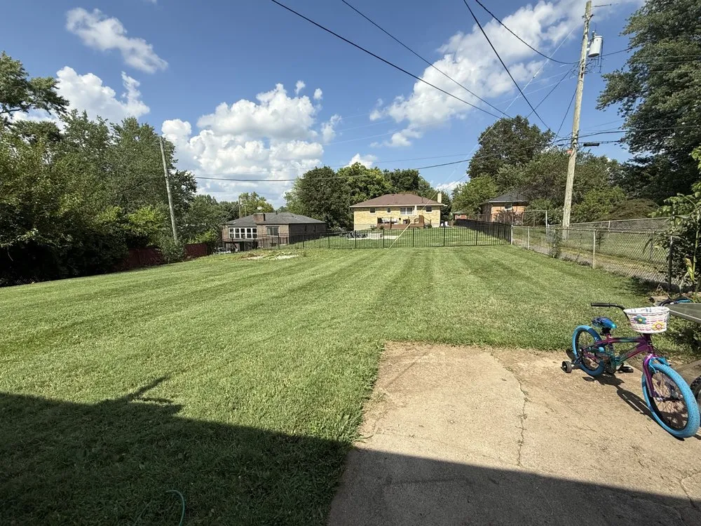 Affordable garden landscaping experts serving Louisville, KY - Chris Lawn Care Services