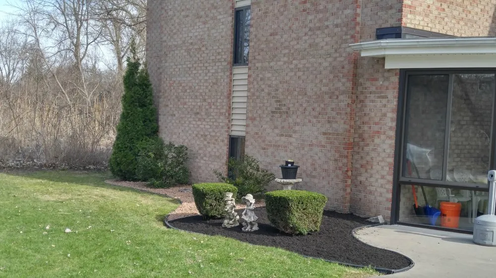 Professional lawn care service in Niagara Falls, NY - Chris' Property Maintenance