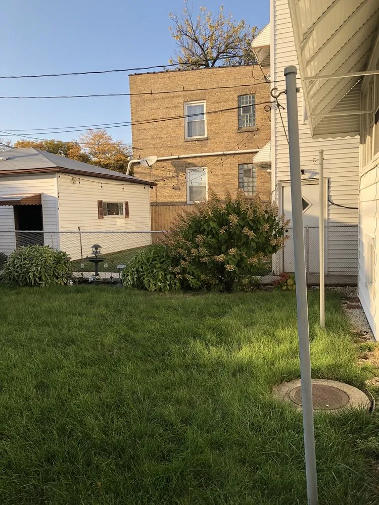 Custom landscaping services experts serving Chicago, IL - Chris Scaping