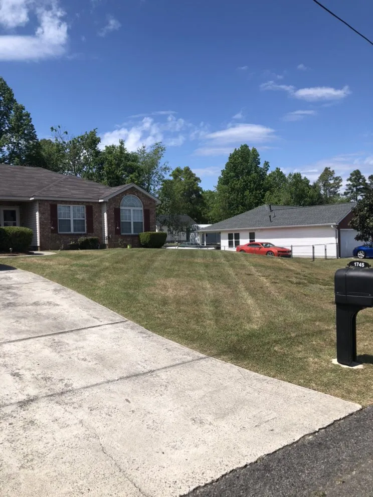 Reliable yard cleanup service in Augusta, GA by Chris Unique Cuts