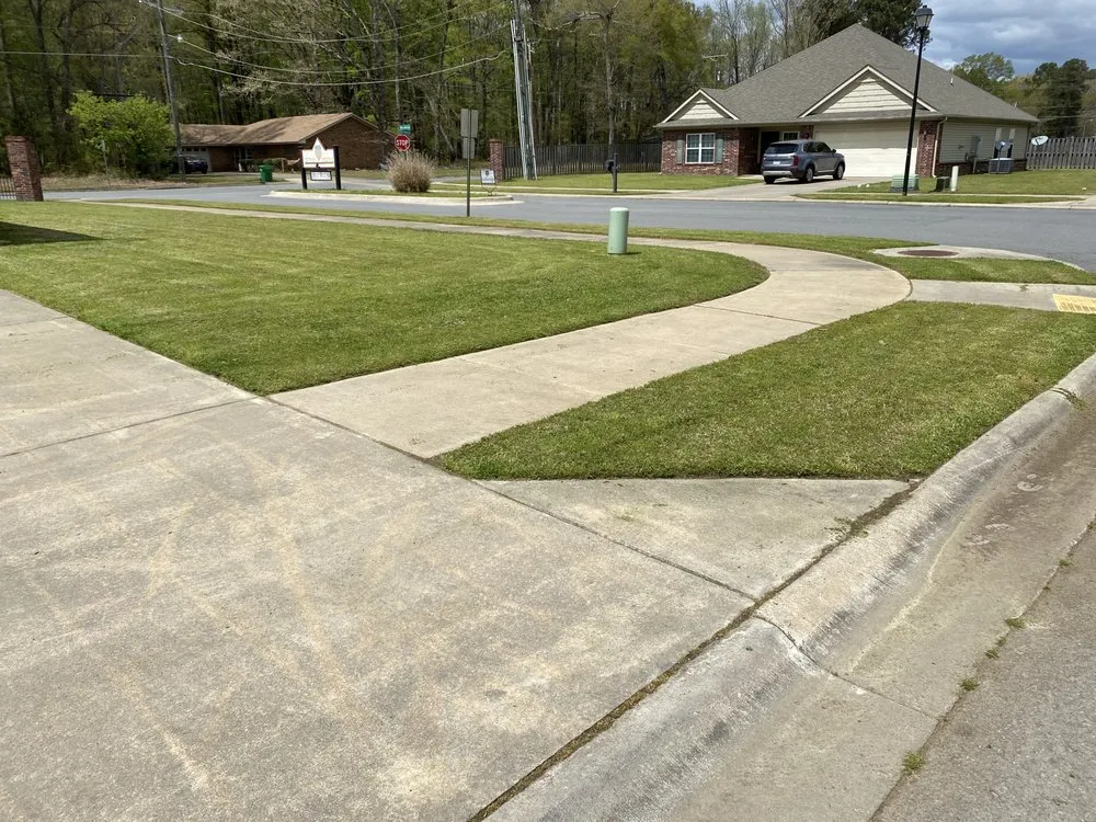 Top-rated garden landscaping in White Hall, AR - Chris’py Cuts Lawn Service