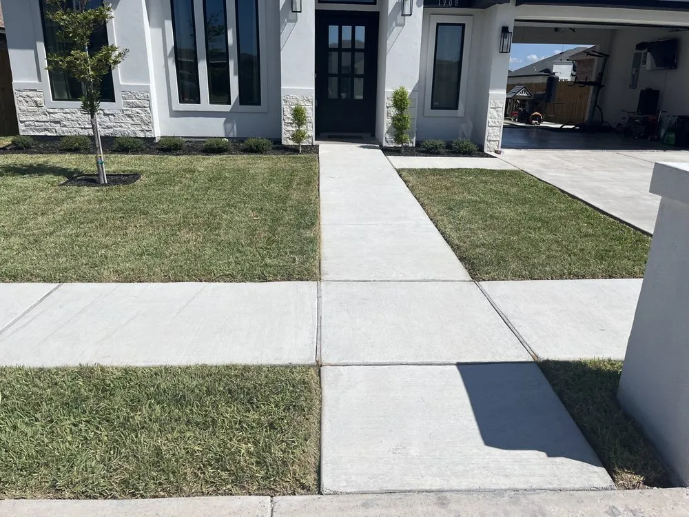 Reliable yard cleanup service in Mission, TX by Chris’s Lawn Care