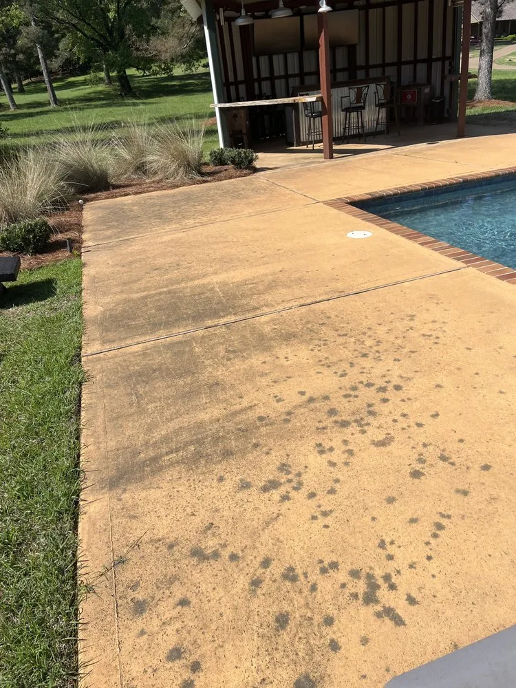 Professional lawn mowing service in Jackson, MS - Christian’s Do All