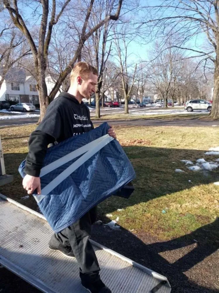 Professional yard maintenance in Columbus, OH - Christian's Moving and Landscaping