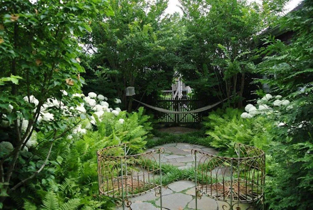 Local landscape design in Southold, NY - Christine Harmon Gardens