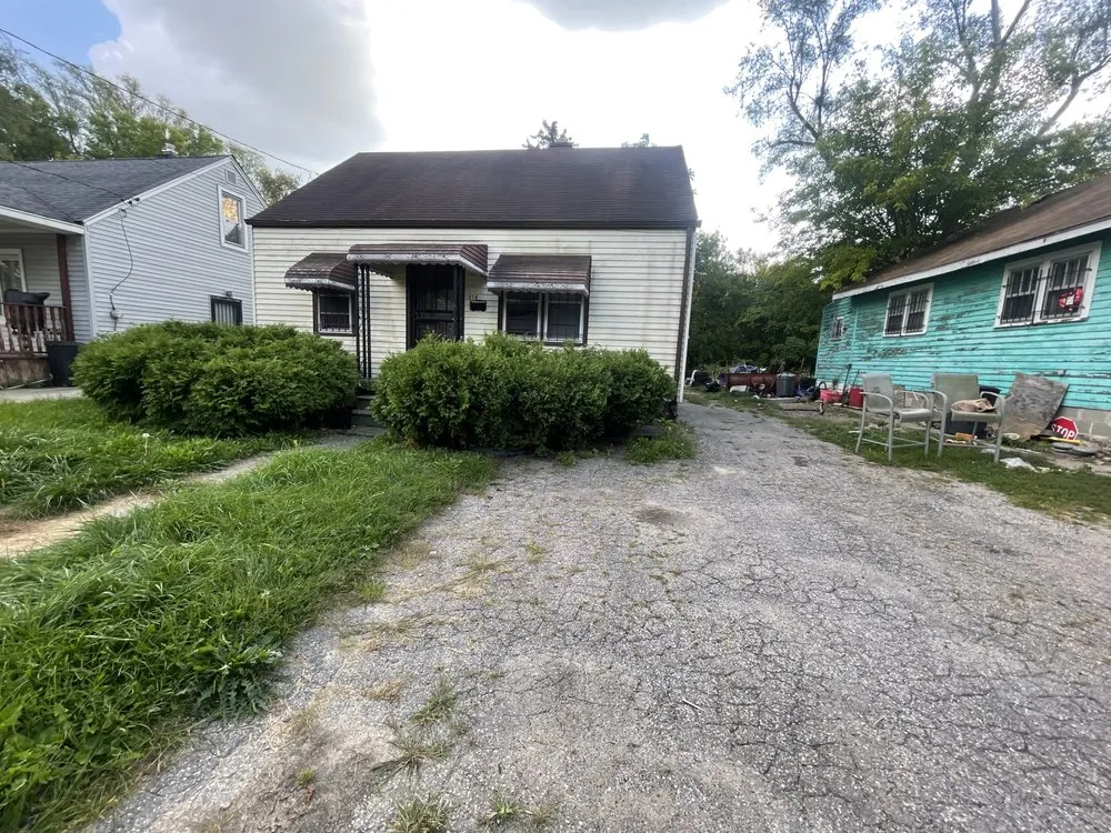 Expert lawn care service experts serving Flint, MI - Christopher & Brothers Lawn Service