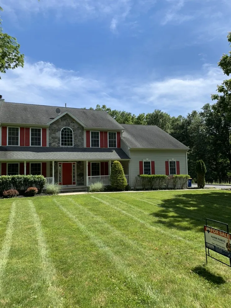 Custom lawn care service for beautiful yards across Pensacola, FL - Christopher Jernigan Lawn Care