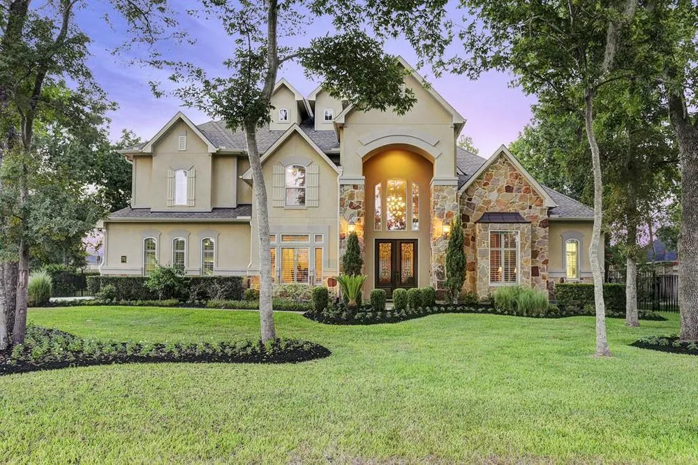 Affordable outdoor landscaping in Houston, TX - Christo's Courtesy Lawn and Landscape Services