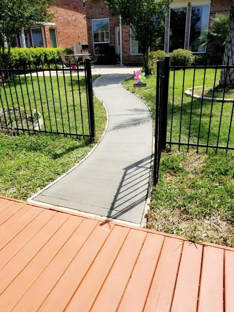 Expert garden landscaping near you in Houston, TX by Christo's Courtesy Lawn and Landscape Services