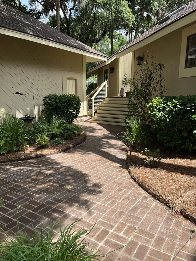 Top-rated lawn care service in Charleston, SC by CHS Contracting