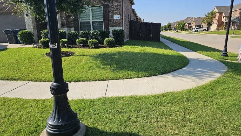 Top-rated landscape design in Frisco, TX by Chuck In The Truck Fertilization And Weedcontrol