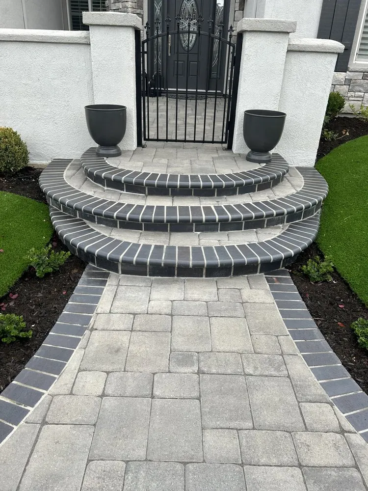 Custom landscaping services for year-round maintenance in Oakley, CA by Chula Vista Landscape