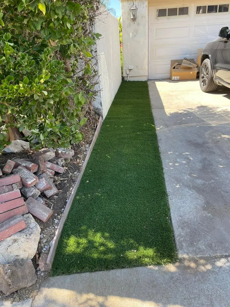 Reliable lawn mowing service for homes across Los Angeles, CA - Chuy’s Gardening Services