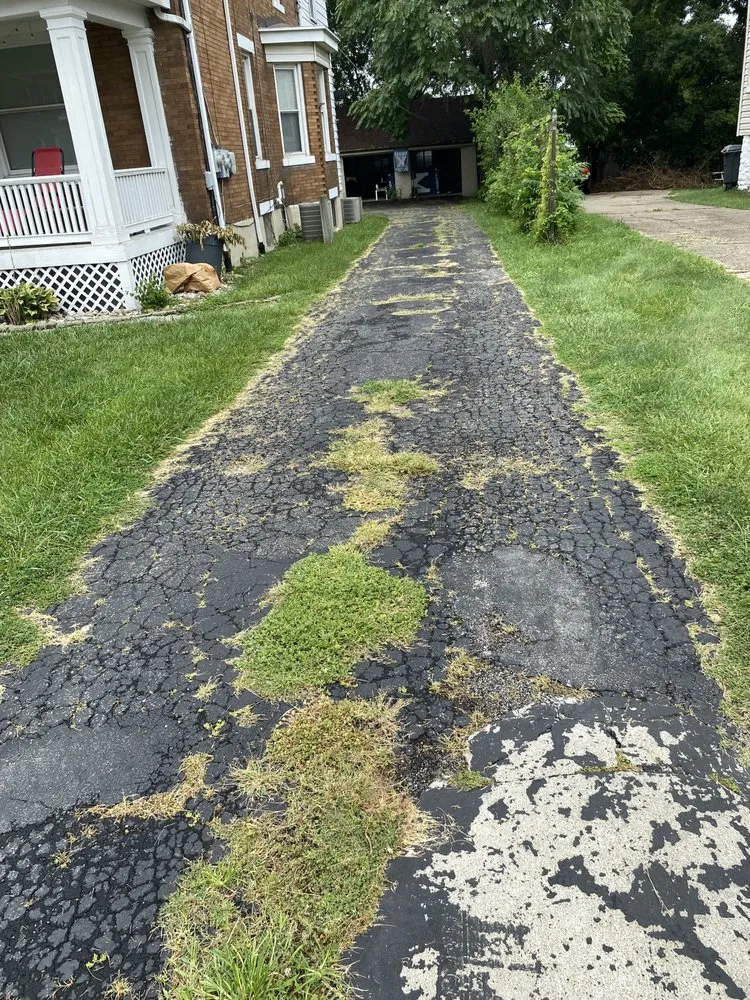 Professional garden landscaping in Cincinnati, OH by Cincy Mow Blow & Go