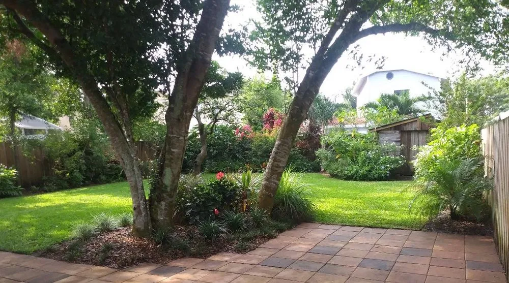 Professional garden landscaping with custom design in Orlando, FL by Cinderscapes Landscaping Services