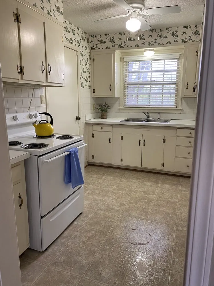 Local lawn mowing service near you in Kansas City, MO by Cinn’s Cleaning 24/7 & Services