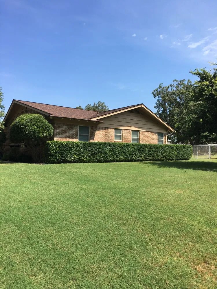 Local lawn mowing service in Benbrook, TX - Circle H Lawn & Tree