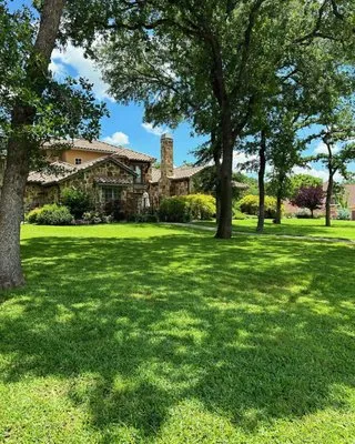 Circle T Lawn Care & Services Logo