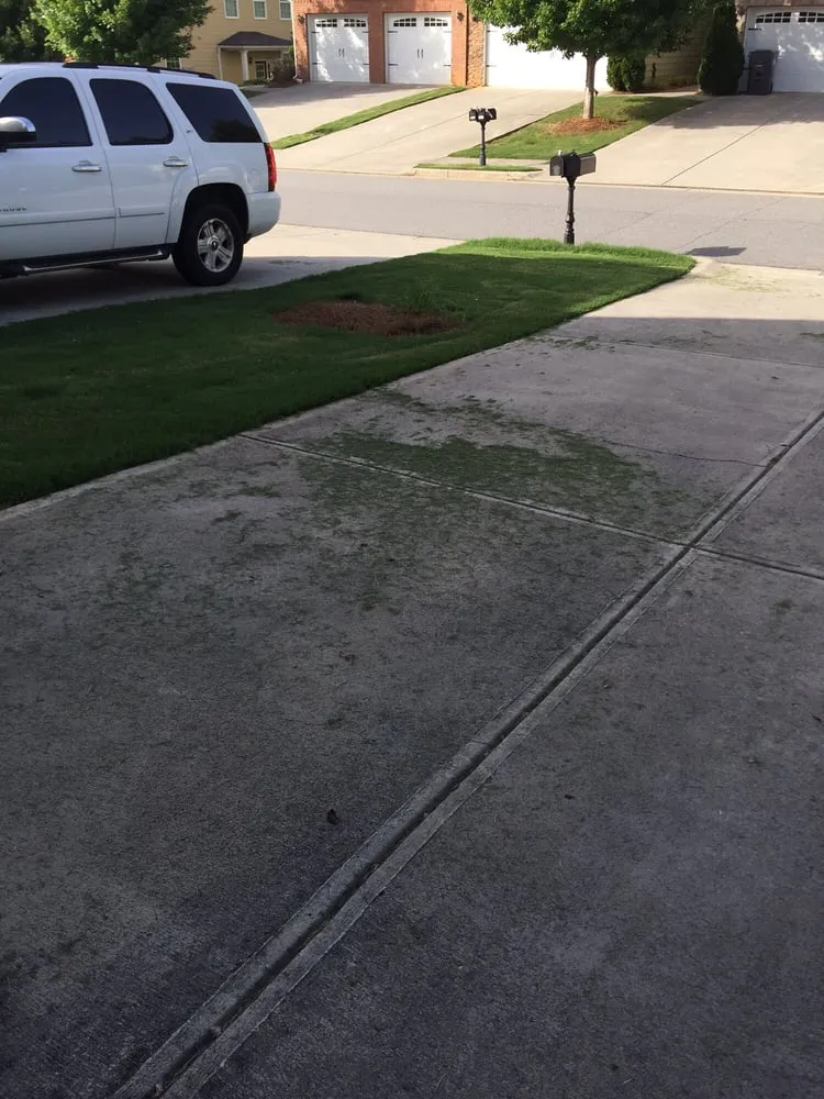 Trusted yard cleanup service experts serving Kennesaw, GA - Circle W Landscape