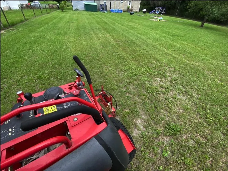 Reliable yard cleanup service for year-round maintenance in Dade City, FL by Cisco’s Lawn Care