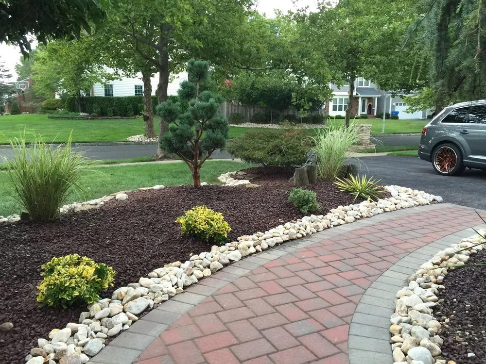 Top-rated yard maintenance in Hightstown, NJ - Cisnes Landscaping