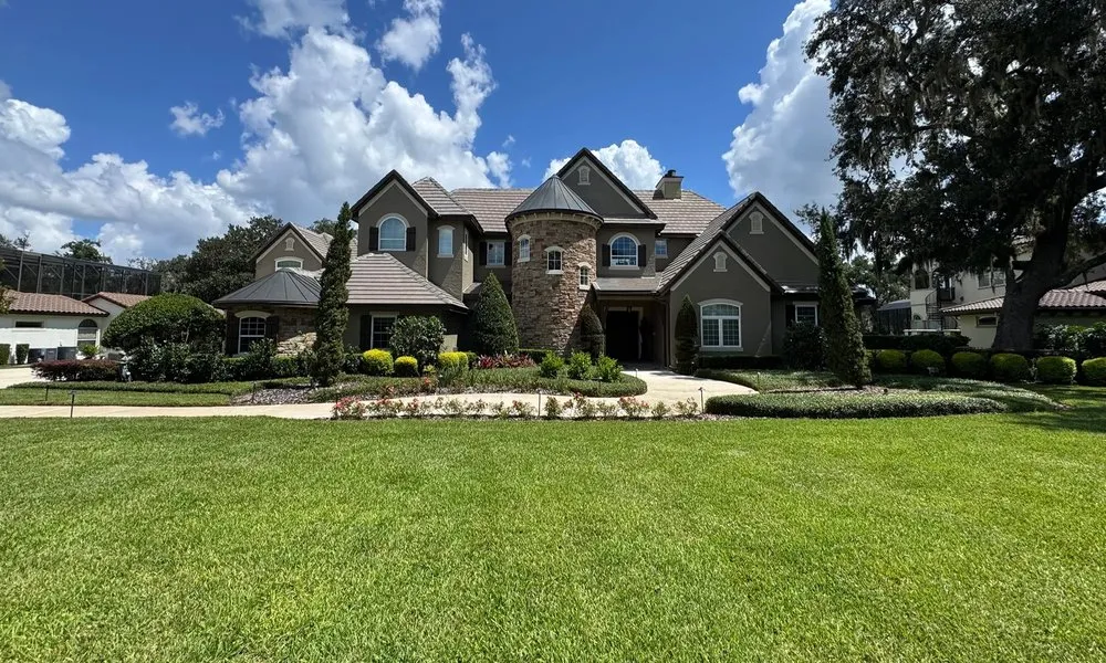 Trusted yard cleanup service for homes in St. Petersburg, FL by Citrus Landscape Solutions