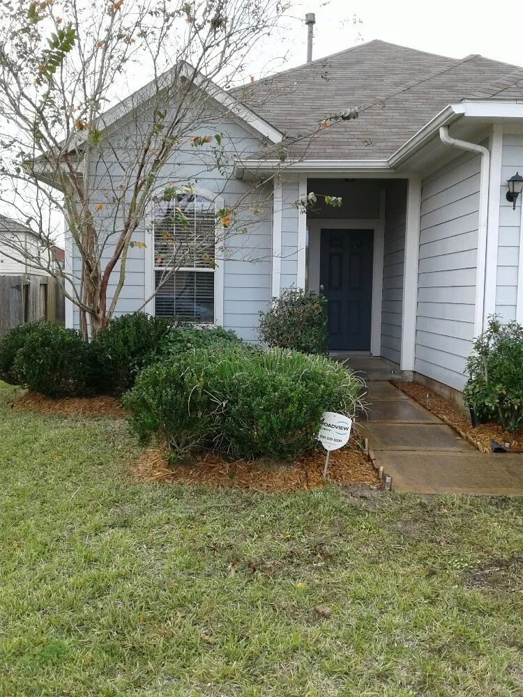 Expert yard cleanup service in Houston, TX by CityScapes Lawn Service