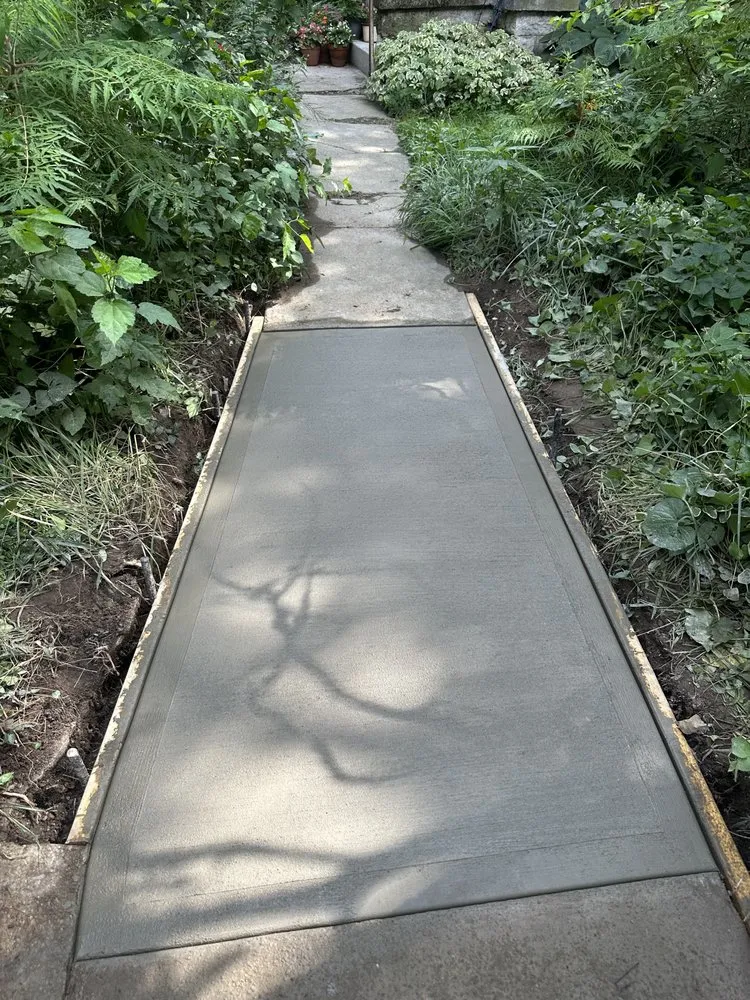 Professional garden landscaping in Dayton, OH by C&J Construction Services